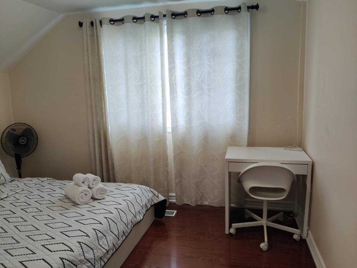 Spacious Mbr Near Kennedy Subway & Go Торонто Екстер'єр фото