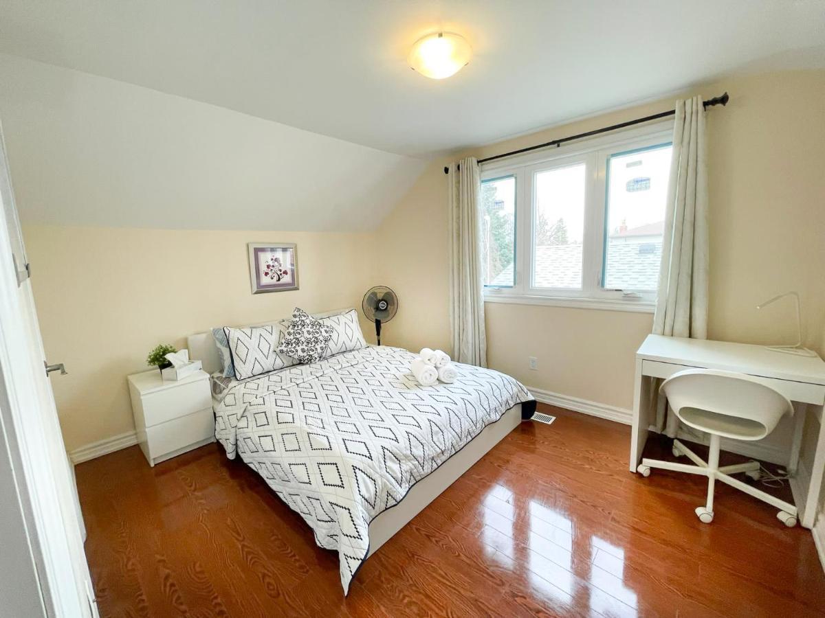 Spacious Mbr Near Kennedy Subway & Go Торонто Екстер'єр фото