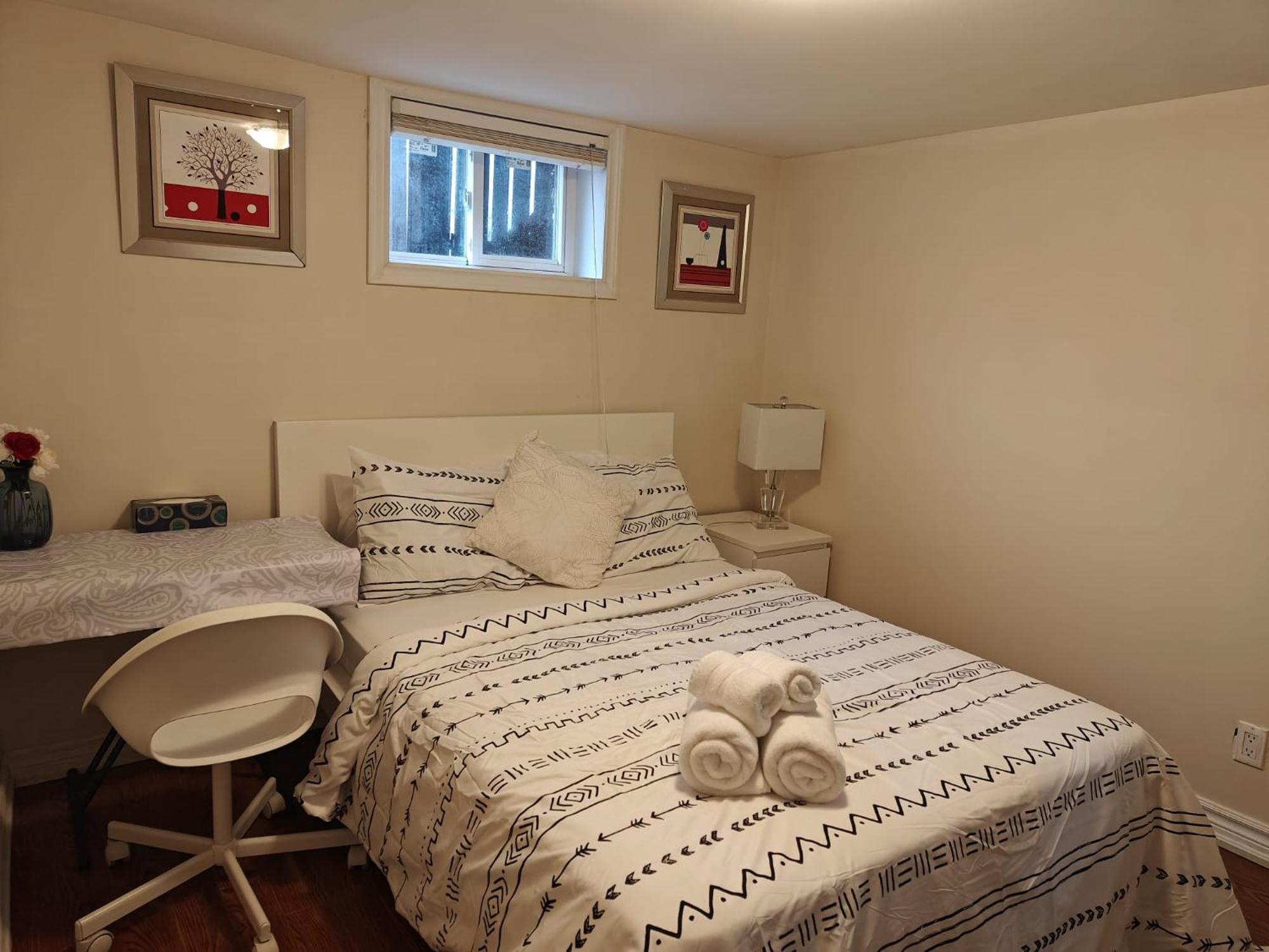 Spacious Mbr Near Kennedy Subway & Go Торонто Екстер'єр фото