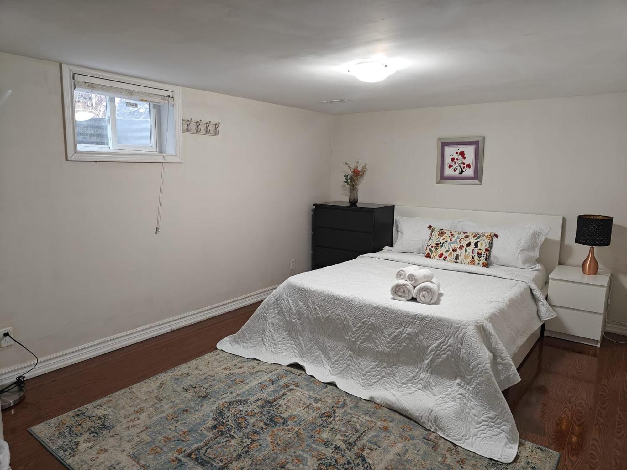 Spacious Mbr Near Kennedy Subway & Go Торонто Екстер'єр фото