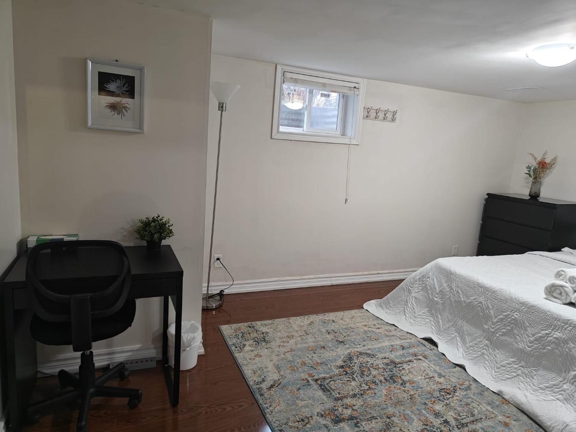 Spacious Mbr Near Kennedy Subway & Go Торонто Екстер'єр фото
