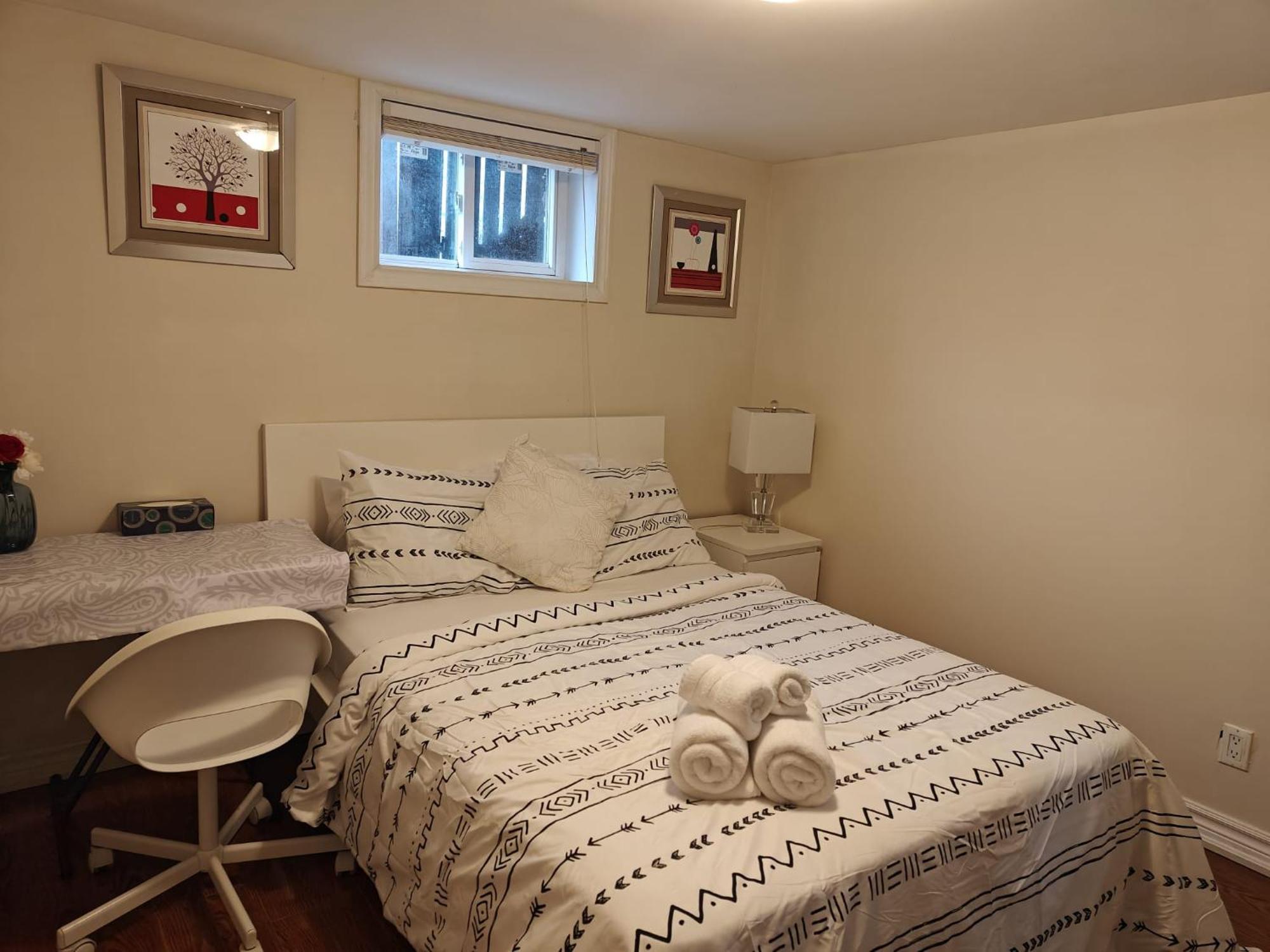 Spacious Mbr Near Kennedy Subway & Go Торонто Екстер'єр фото