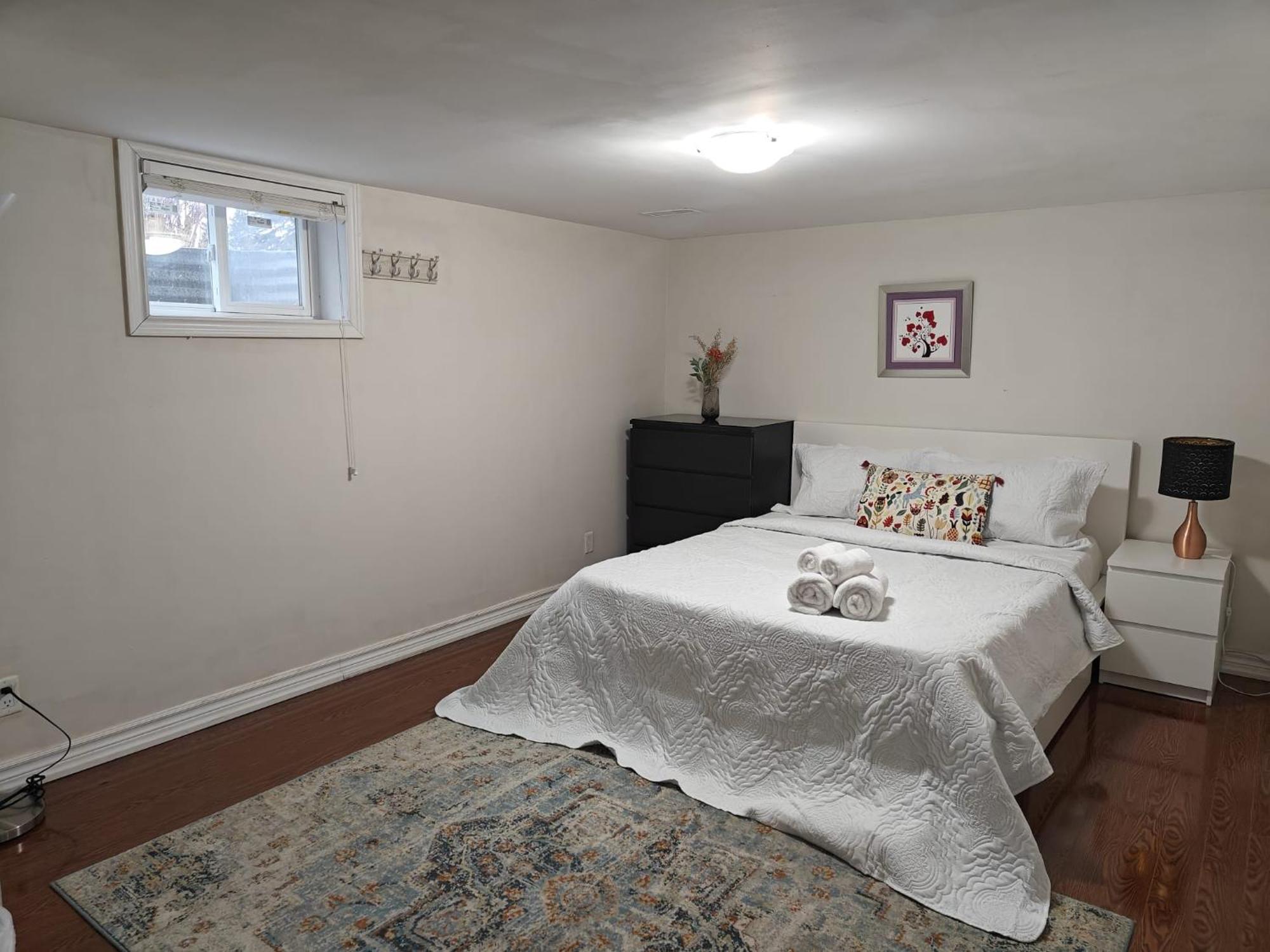 Spacious Mbr Near Kennedy Subway & Go Торонто Екстер'єр фото