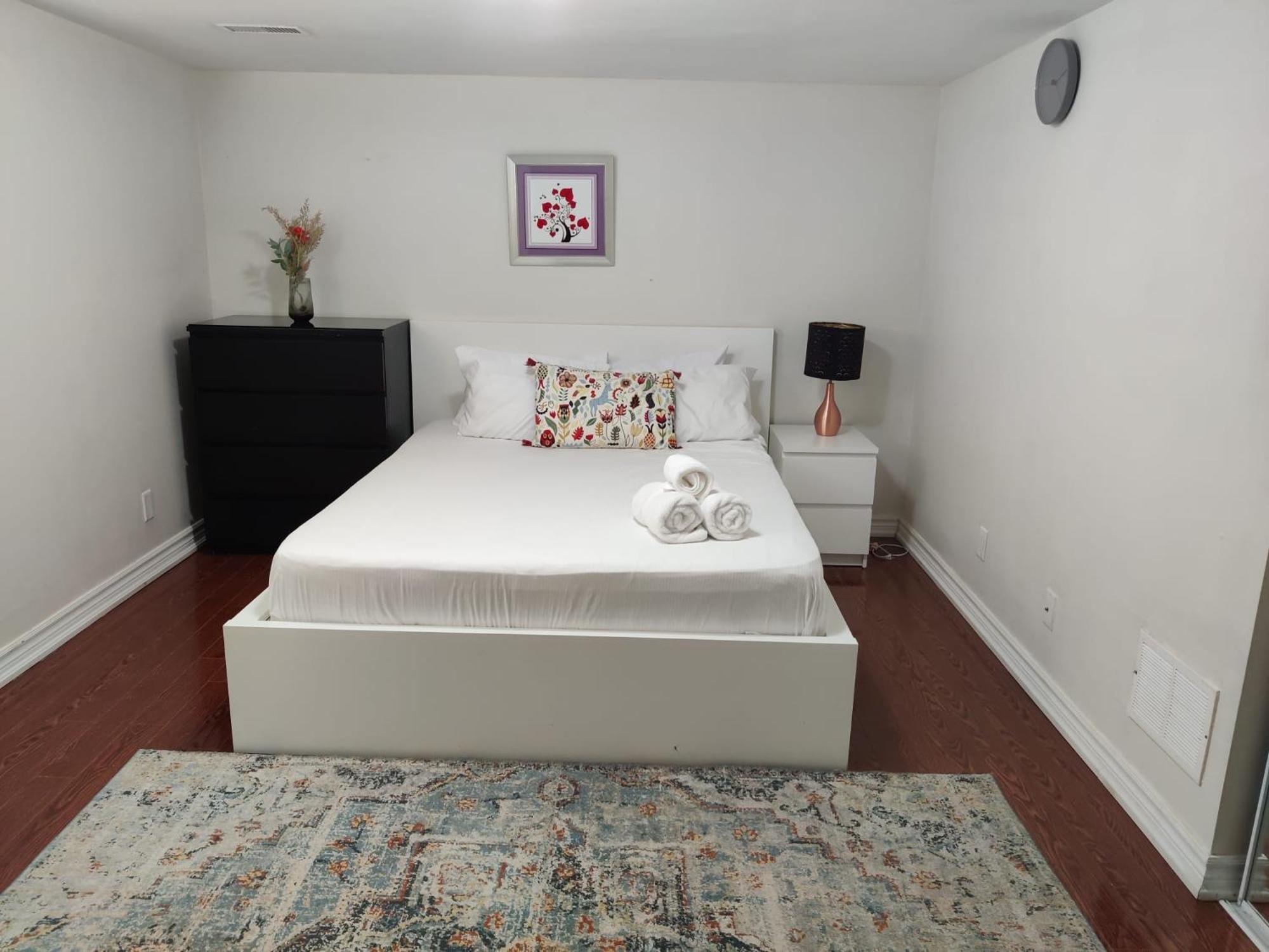 Spacious Mbr Near Kennedy Subway & Go Торонто Екстер'єр фото