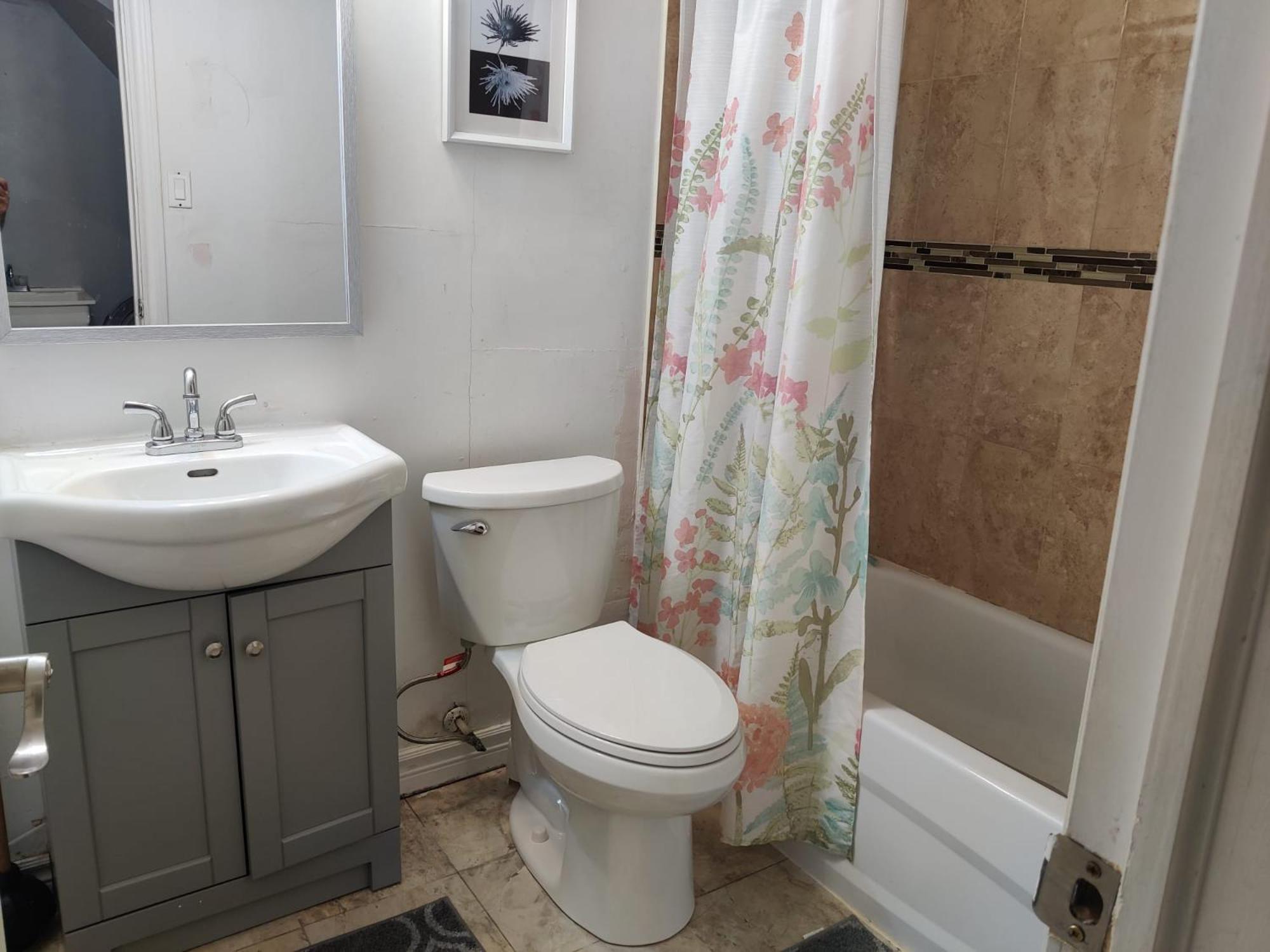 Spacious Mbr Near Kennedy Subway & Go Торонто Екстер'єр фото