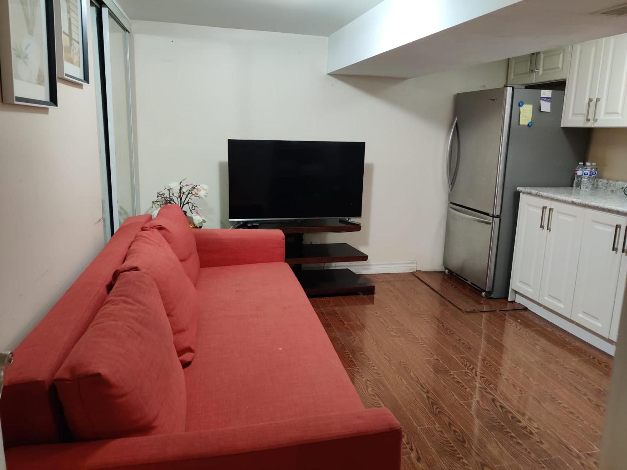 Spacious Mbr Near Kennedy Subway & Go Торонто Екстер'єр фото