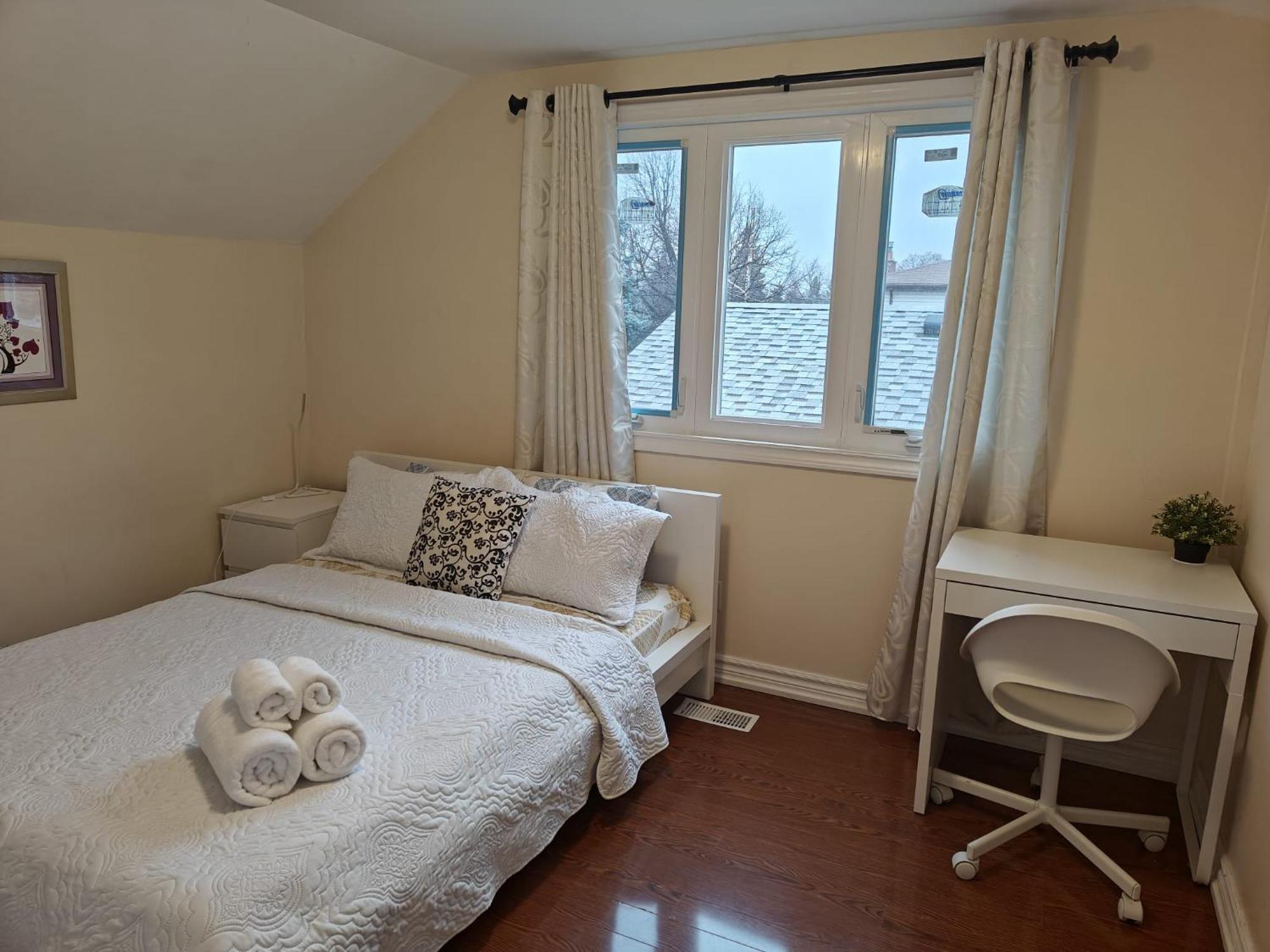 Spacious Mbr Near Kennedy Subway & Go Торонто Екстер'єр фото
