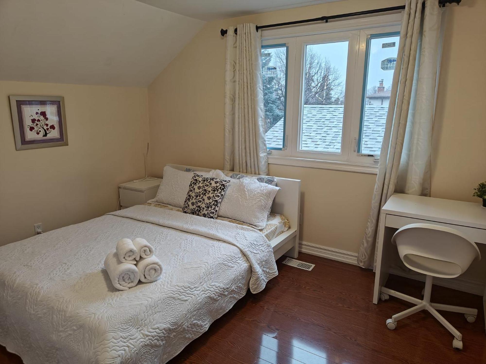 Spacious Mbr Near Kennedy Subway & Go Торонто Екстер'єр фото