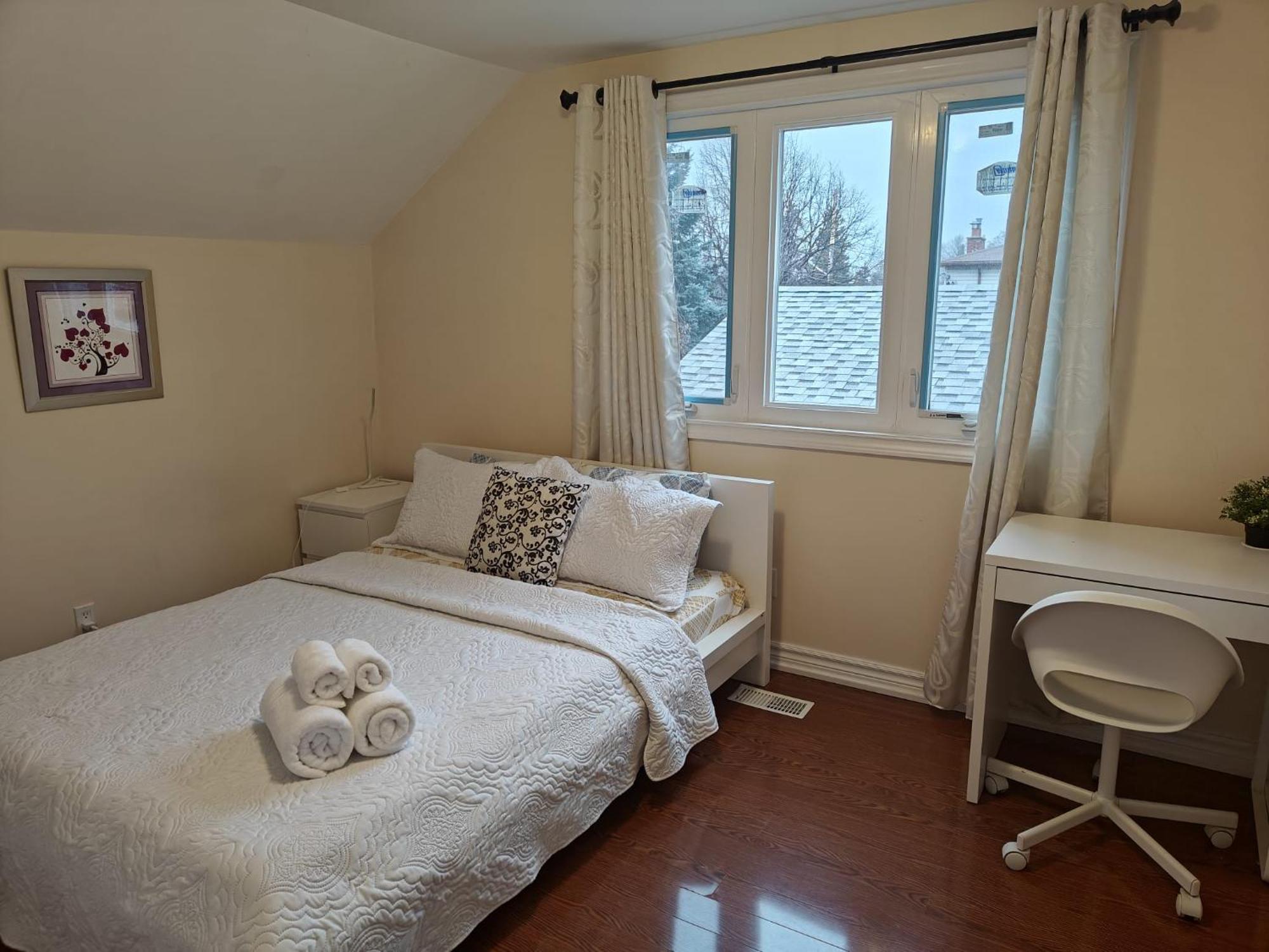 Spacious Mbr Near Kennedy Subway & Go Торонто Екстер'єр фото