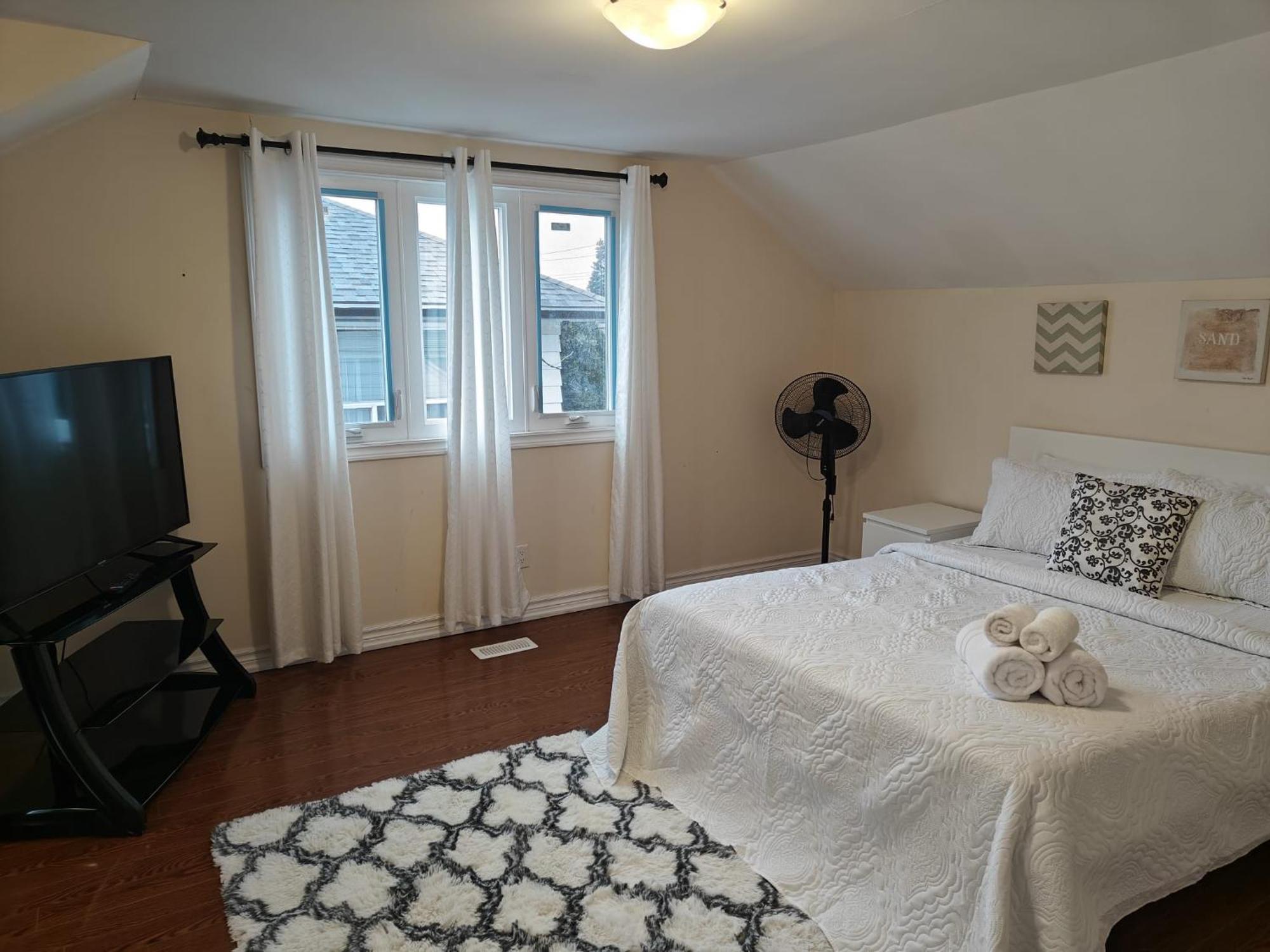 Spacious Mbr Near Kennedy Subway & Go Торонто Екстер'єр фото