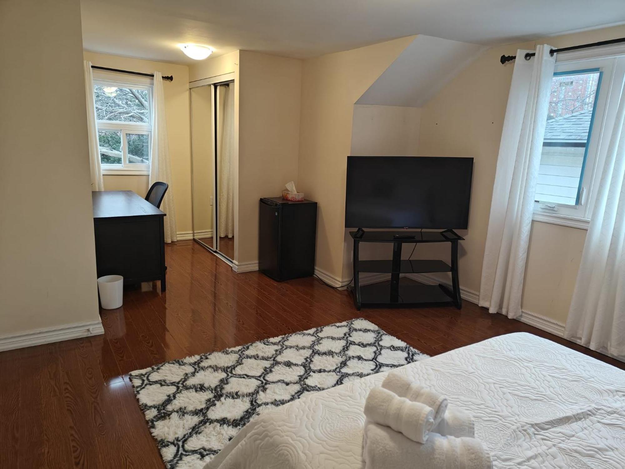 Spacious Mbr Near Kennedy Subway & Go Торонто Екстер'єр фото