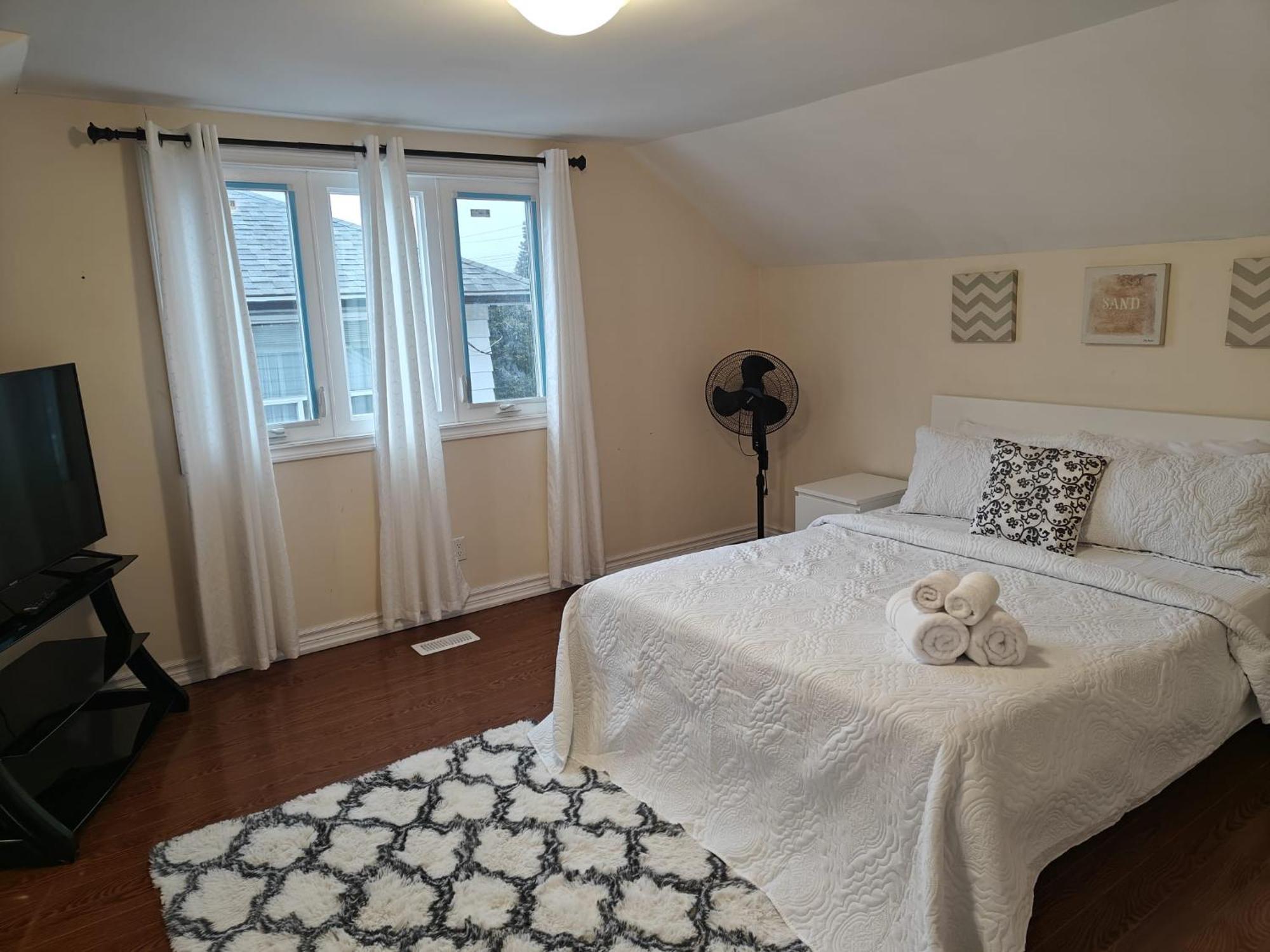 Spacious Mbr Near Kennedy Subway & Go Торонто Екстер'єр фото