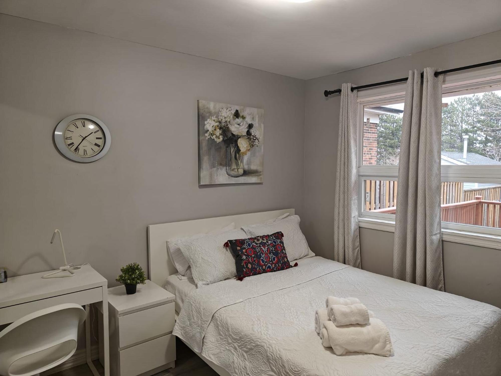 Spacious Mbr Near Kennedy Subway & Go Торонто Екстер'єр фото