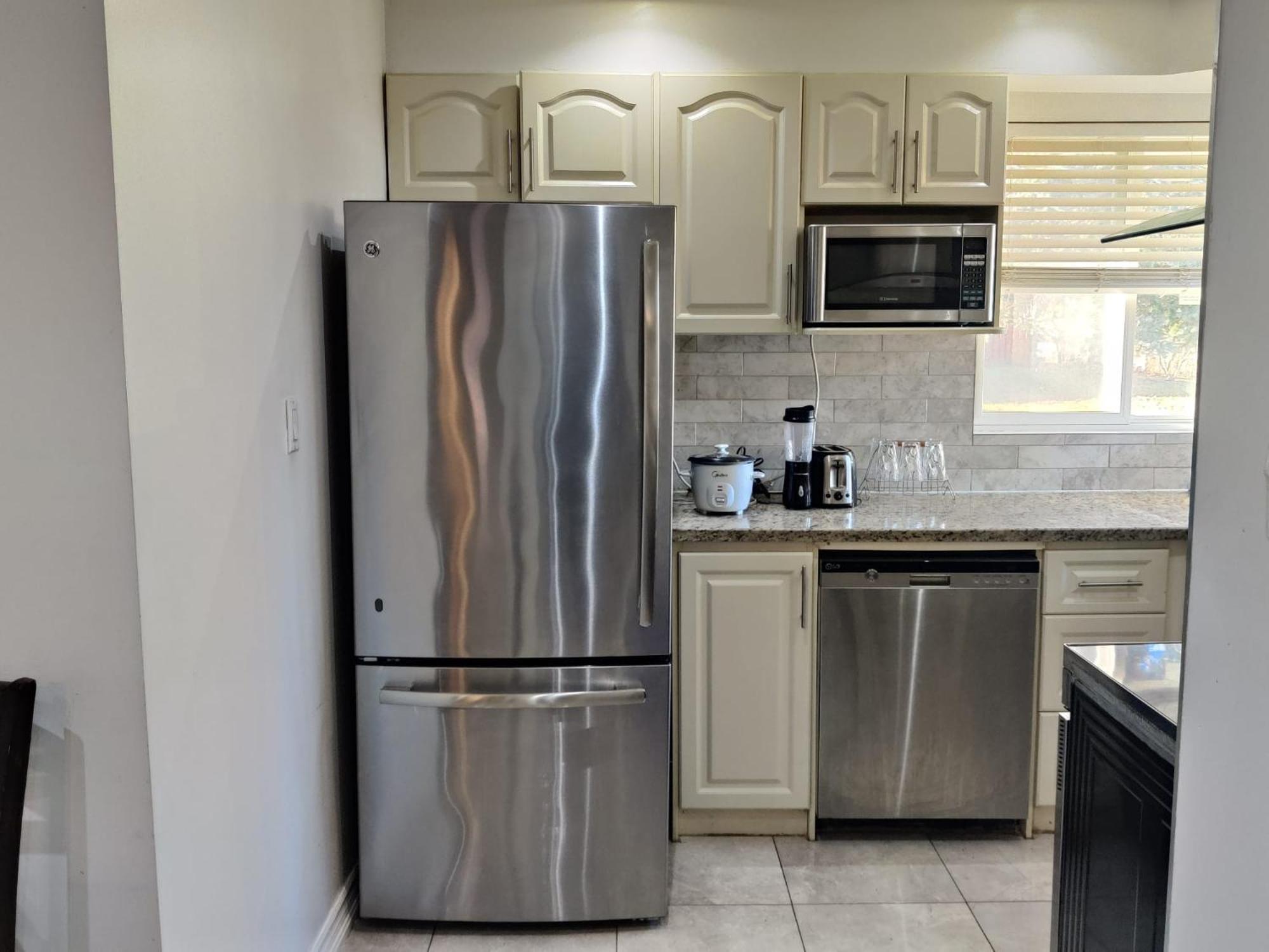 Spacious Mbr Near Kennedy Subway & Go Торонто Екстер'єр фото