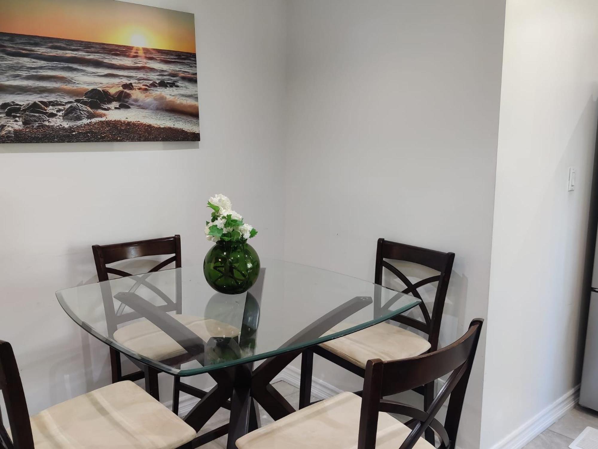 Spacious Mbr Near Kennedy Subway & Go Торонто Екстер'єр фото