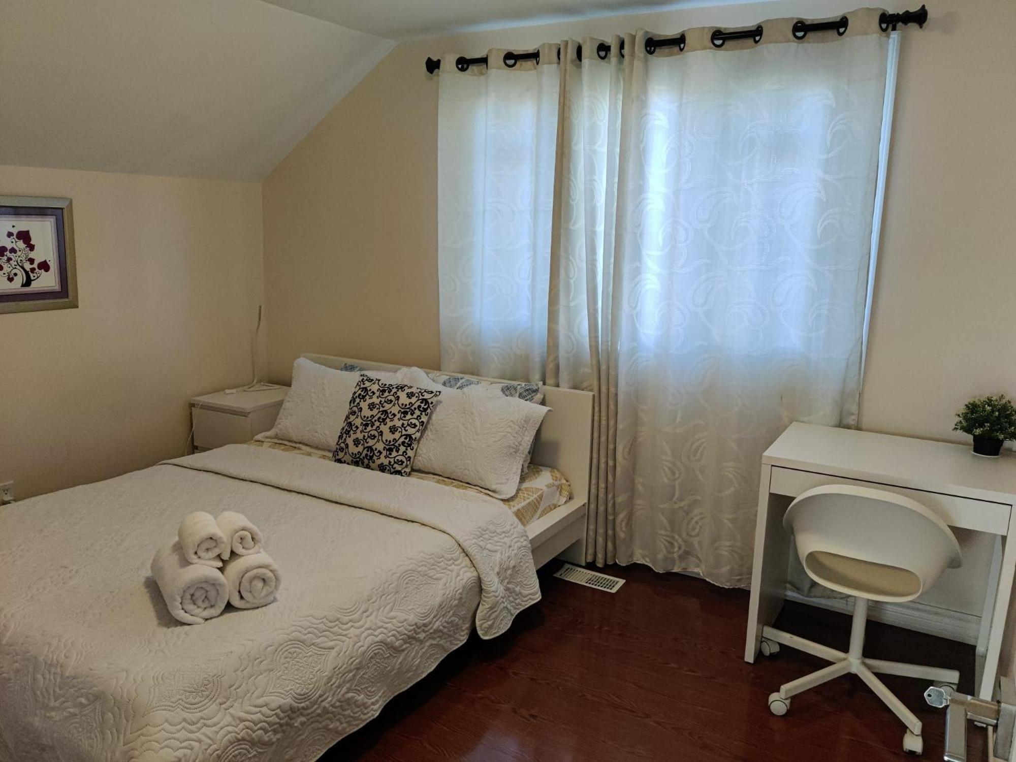 Spacious Mbr Near Kennedy Subway & Go Торонто Екстер'єр фото