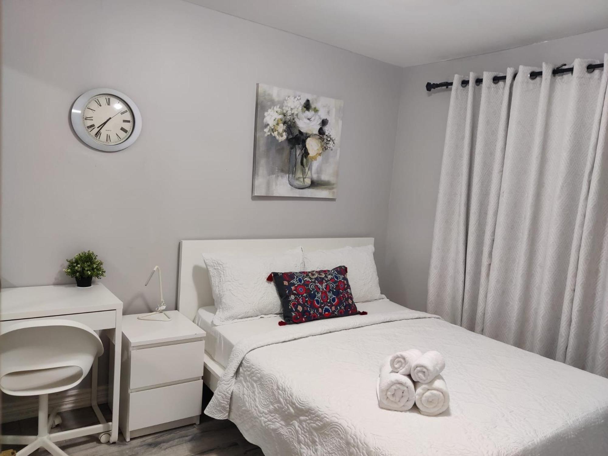 Spacious Mbr Near Kennedy Subway & Go Торонто Екстер'єр фото