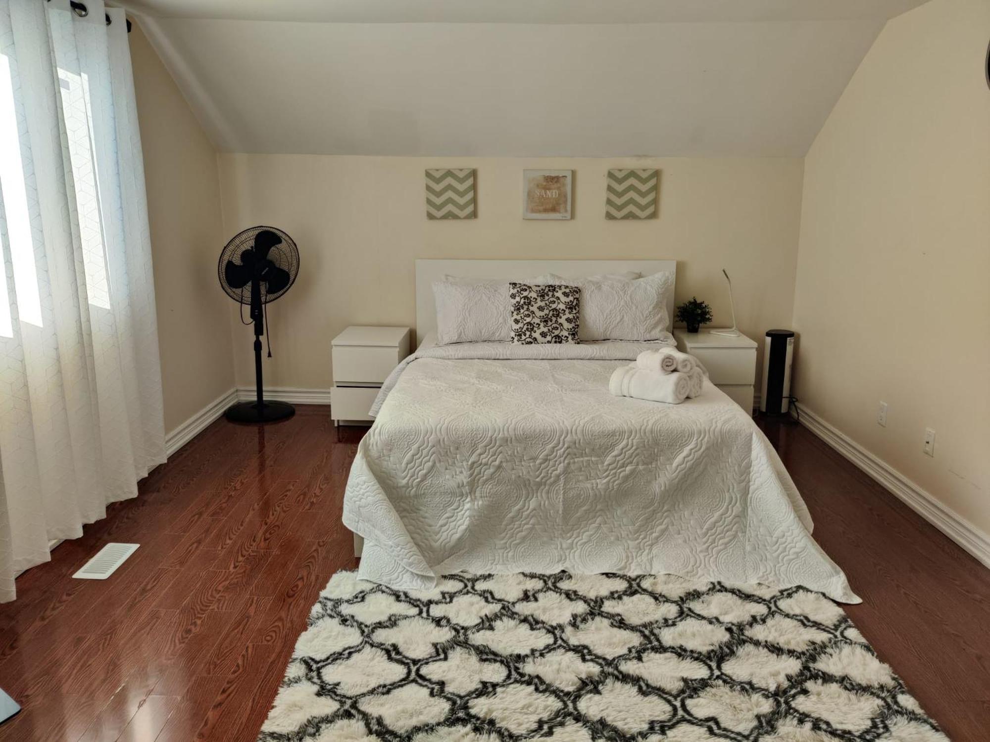 Spacious Mbr Near Kennedy Subway & Go Торонто Екстер'єр фото